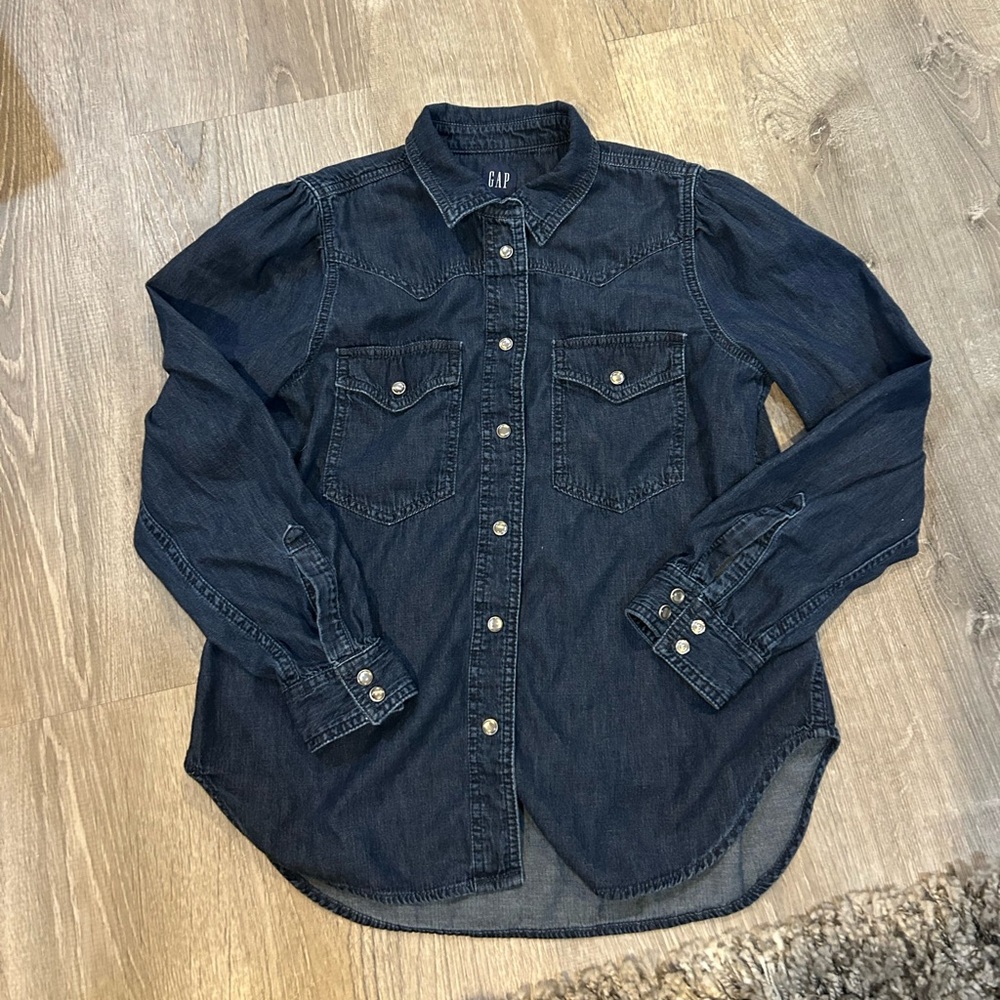 GAP woman’s size small Indigo Denim Button-Front Shirt light weight
